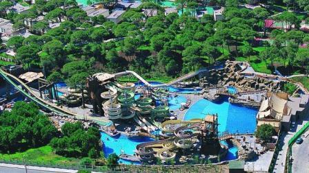 The hotel Rixos Premium Belek is gorgeous water park Troy